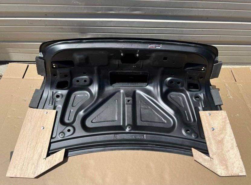 Charger trunk lid