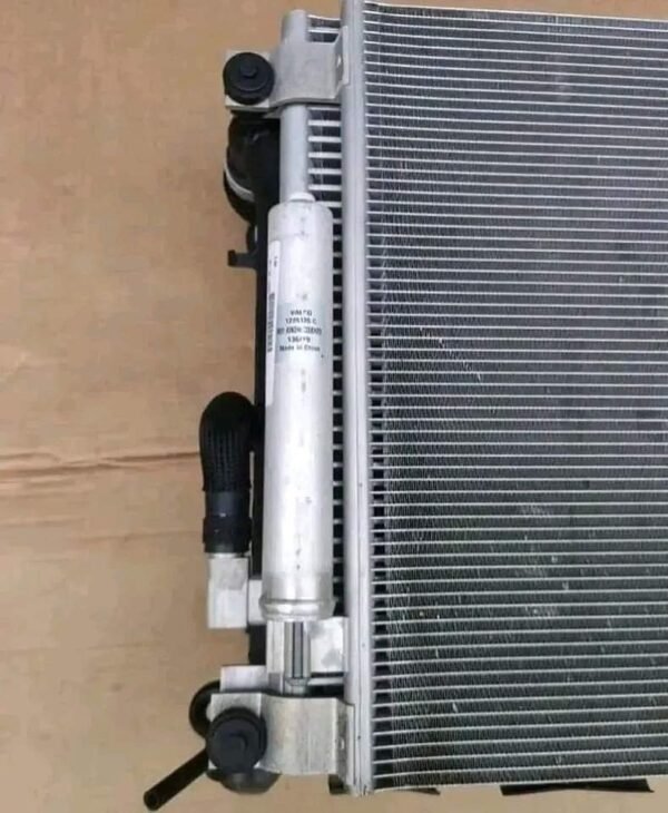 Radiator with cooling fan - Image 2